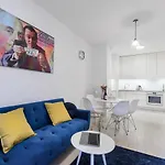 Lumina Luxury Apartments In Mennica Residence