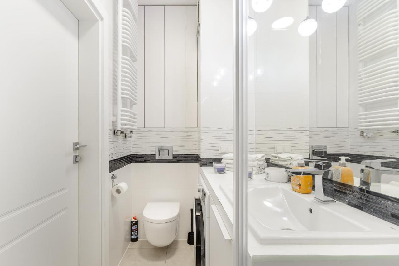 Lumina Luxury In Mennica Lägenhetshotell Warszawa